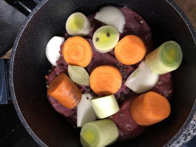 Новини Тернополя - фото з Готуємо разом: яловичина в соусі теріякі та рецепт від політика