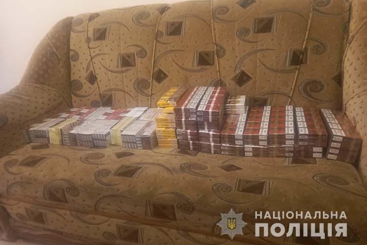 Новини Тернополя - фото з Тернополянка підторговувала з дому сигаретами без акцизу і розбавленим спиртом