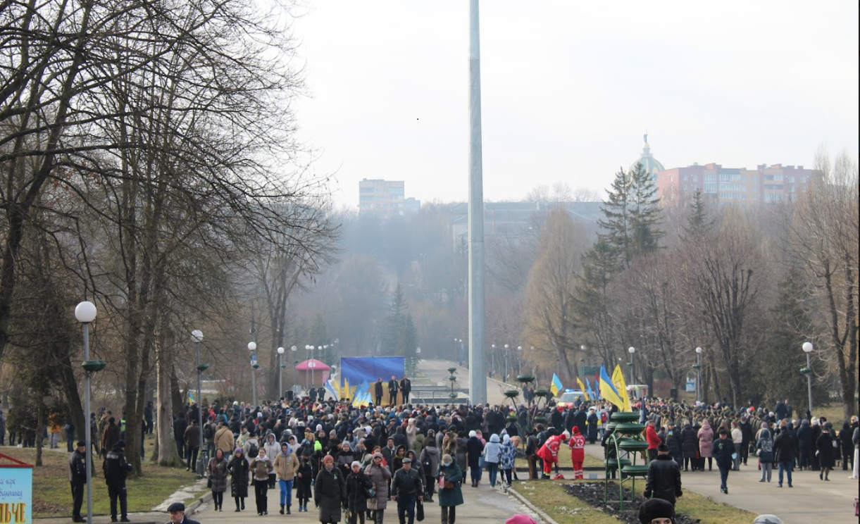 Новини Тернополя - фото з Жовто-блакитні стрічки, військові та спільна молитва: День єднання у Тернополі (ФОТОРЕПОРТАЖ)