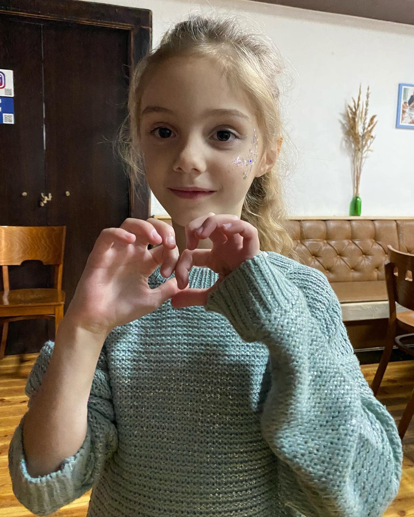 Новини Козятина - фото з В коліні пухлина: збирають допомогу на лікування 6-річної Емілії Войтюк