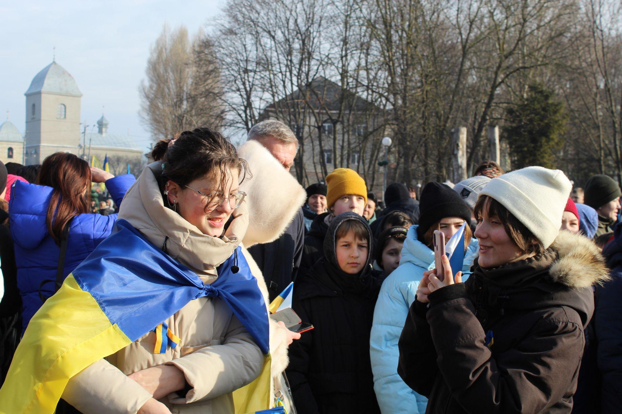 Новини Тернополя - фото з Жовто-блакитні стрічки, військові та спільна молитва: День єднання у Тернополі (ФОТОРЕПОРТАЖ)