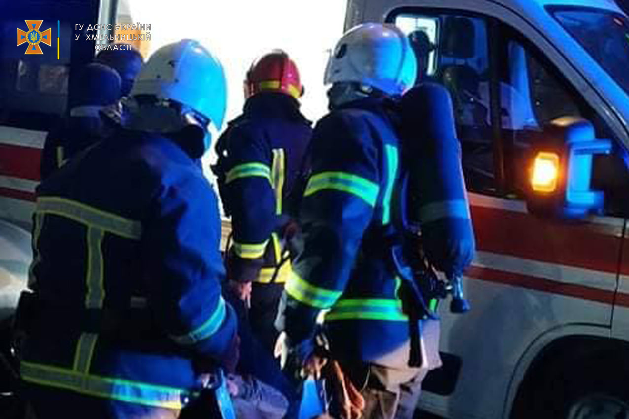 Возможно, это изображение (3 человека и на открытом воздухе)