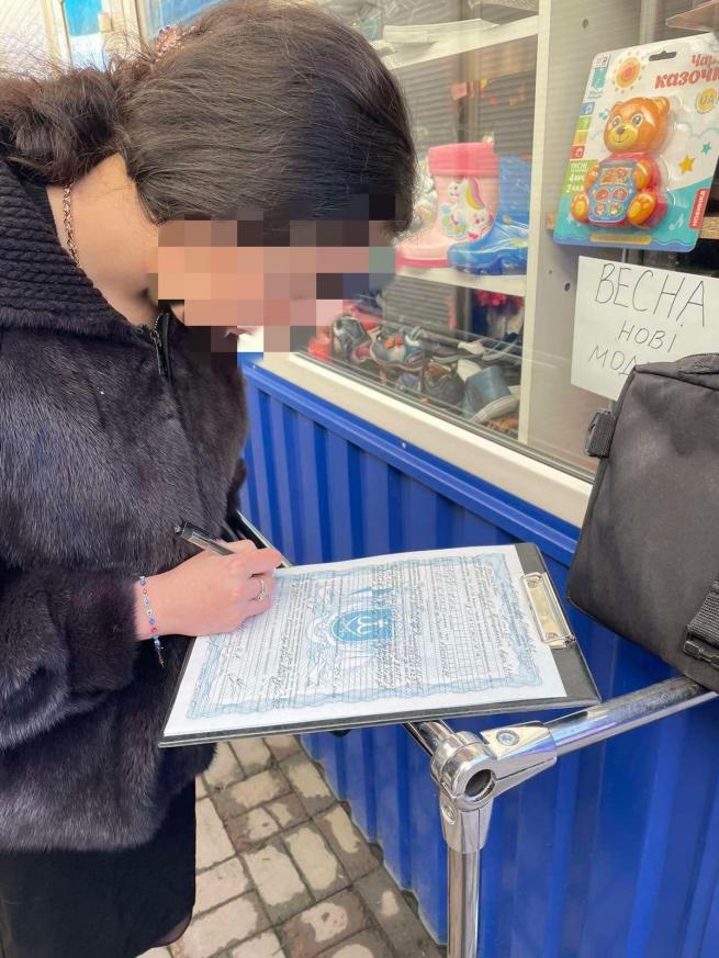 Новини Вінниці - фото з Впіймали на гарячому. У Вінниці на ворожку, яка «знімає порчу», склали протокол На зображенні може бути: 1 особа