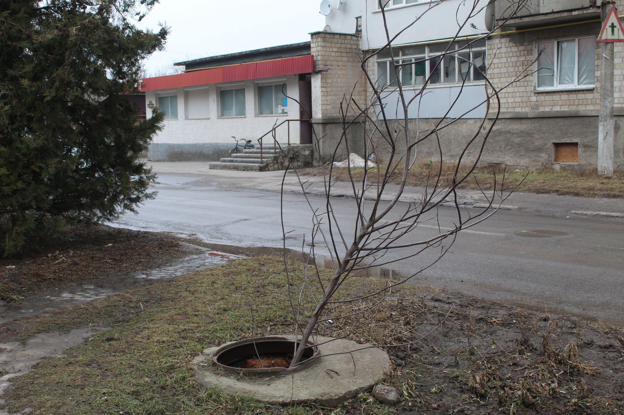 Новини Козятина - фото з Прогулянка Козятинщиною: непрохідні дороги, неполадка на мосту та калюжа для екстремалів