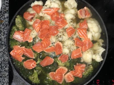 Новини Тернополя - фото з Готуємо разом із Андрієм Шкулою: лосось з броколі та цвітною капустою (ВІДЕО)