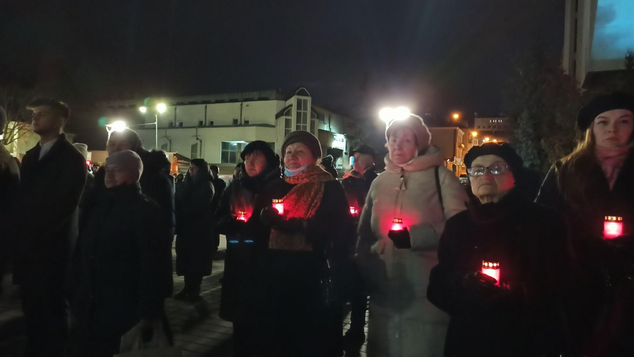 Новини Тернополя - фото з Запалили лампадки і принесли живі квіти: День Героїв Небесної Сотні у Тернополі (ФОТОРЕПОРТАЖ)