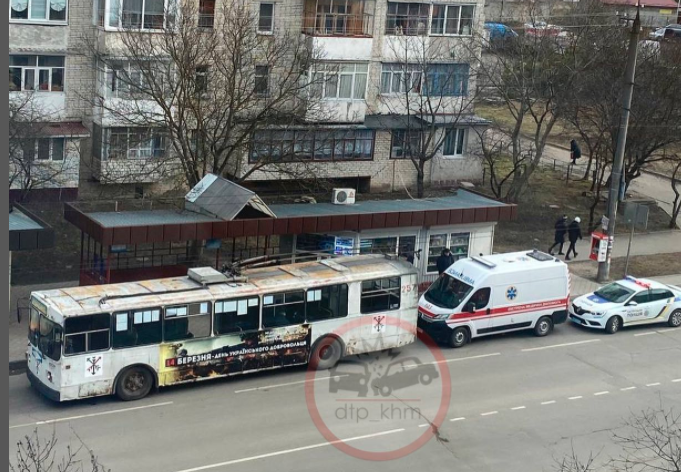 Новини Хмельницького - фото з У Хмельницькому в тролейбусі помер пасажир. Його особу ще не встановили