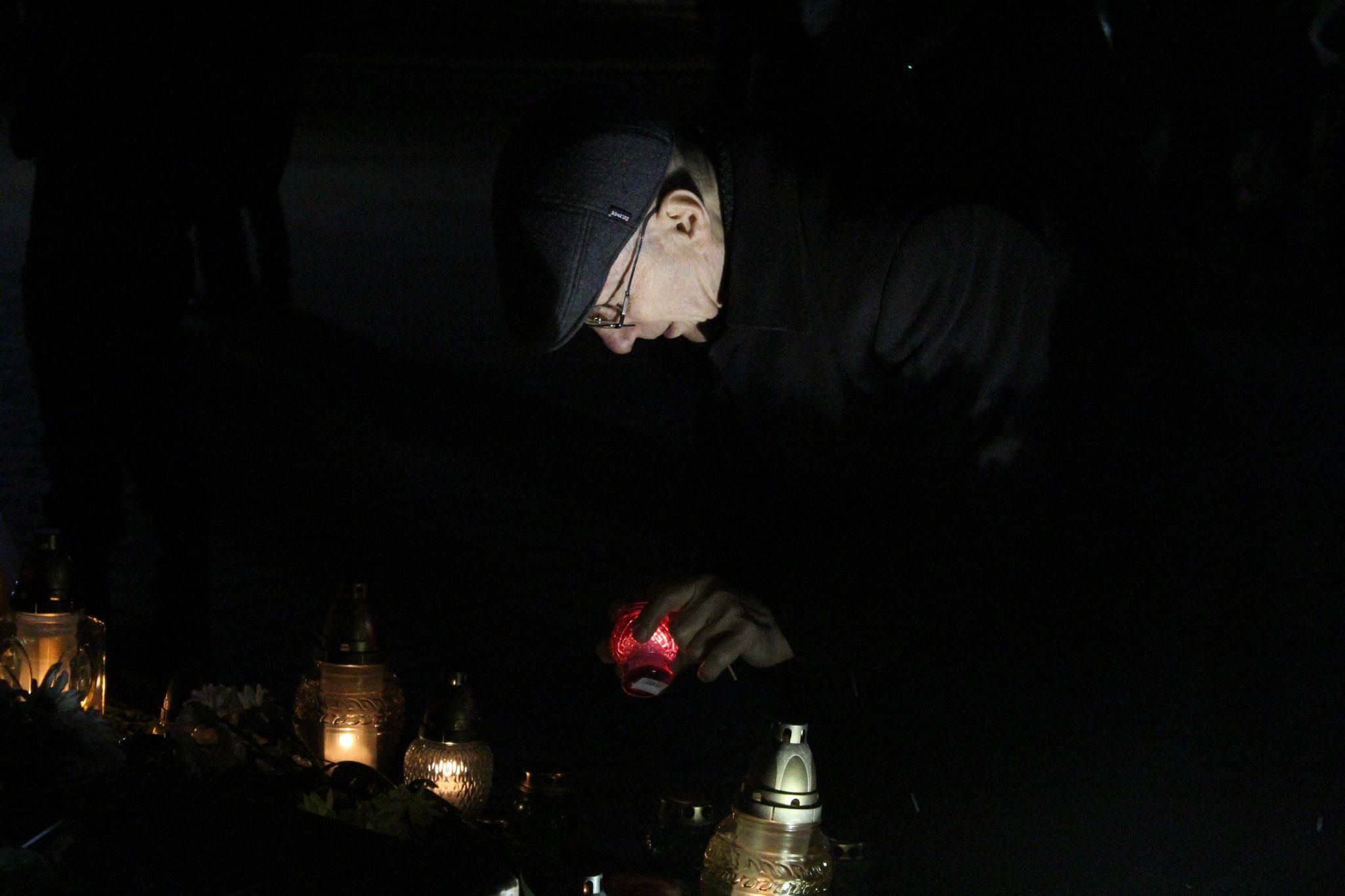 Новини Тернополя - фото з Запалили лампадки і принесли живі квіти: День Героїв Небесної Сотні у Тернополі (ФОТОРЕПОРТАЖ)