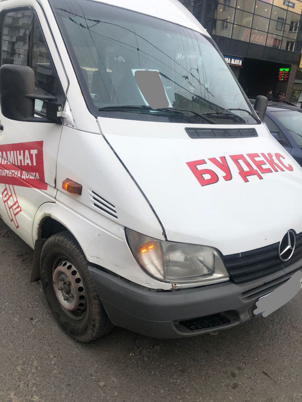 Новини Хмельницького - фото з На Кам'янецькій зіткнулися маршрутка і "Subaru"