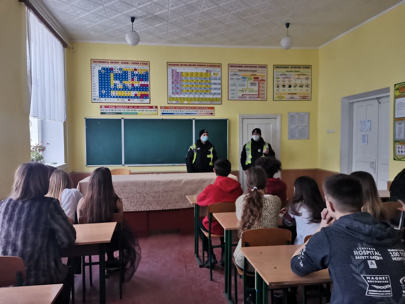 Новини Козятина - фото з До козятинської школи №9 завітала патрульна поліція. Про що говорили?