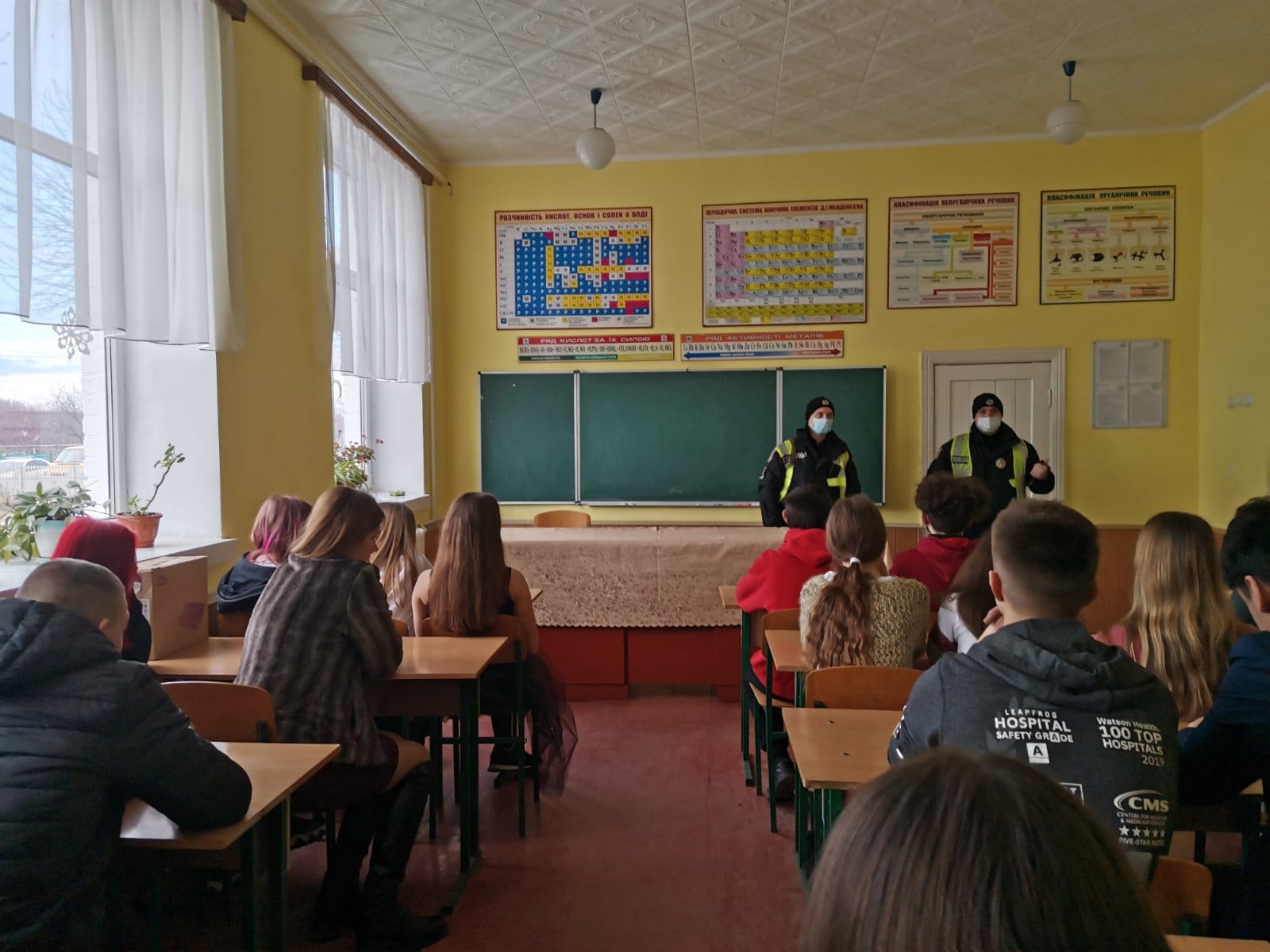 Новини Козятина - фото з До козятинської школи №9 завітала патрульна поліція. Про що говорили?