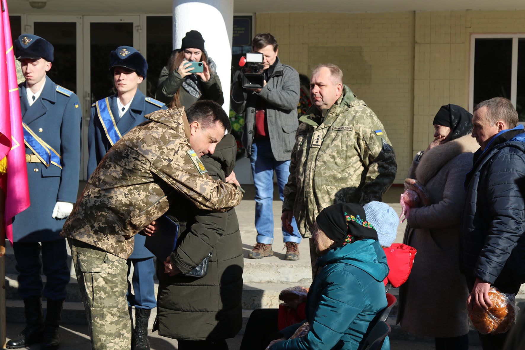 Новини Вінниці - фото з «У Дениса була мрія — після війни збудувати будинок». У Тульчині провели в останню путь бійця-морпіха
