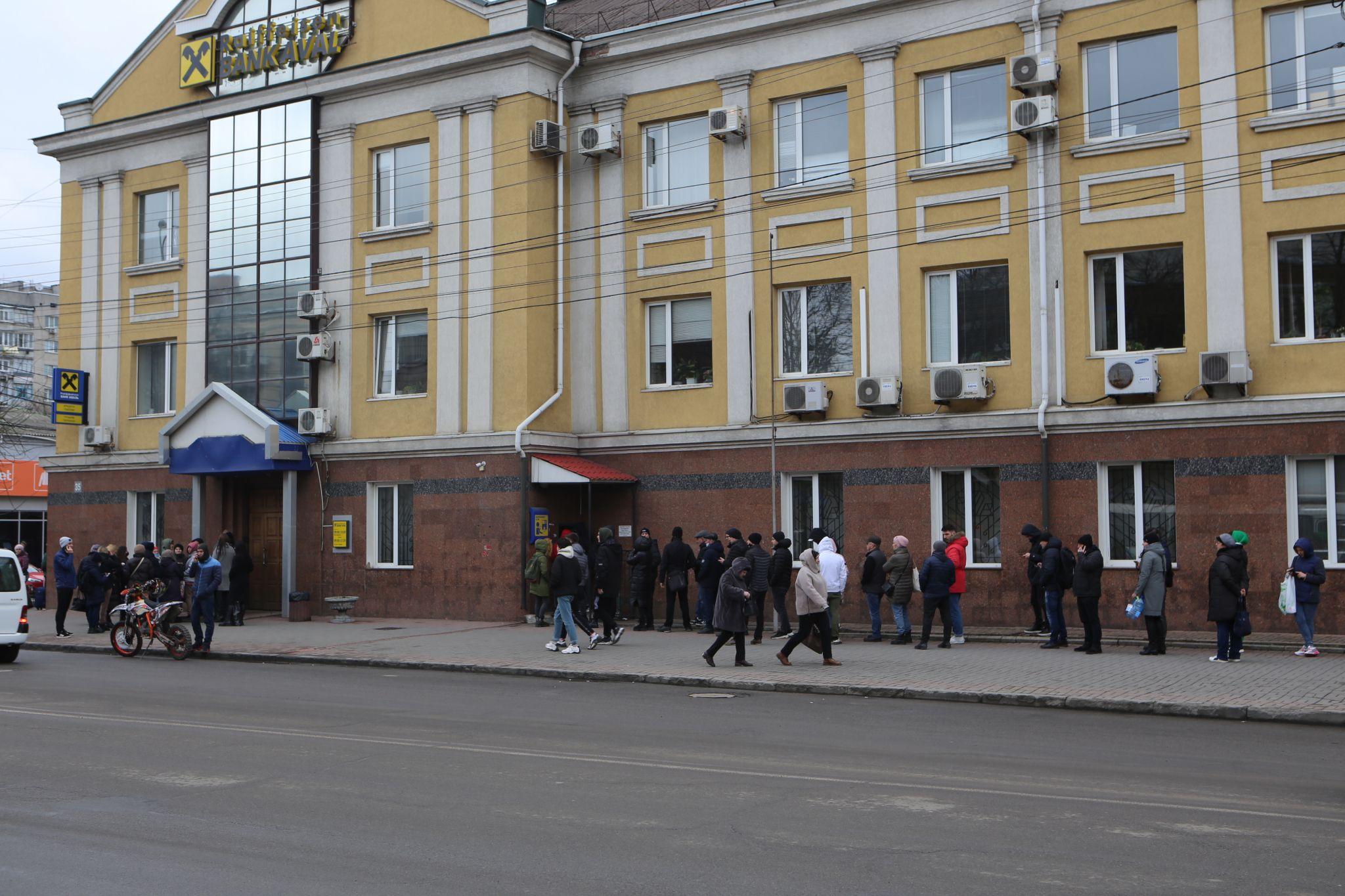 Новини Вінниці - фото з Продукти в магазинах є, банкомати працюють. Що відбувається на вулицях міста