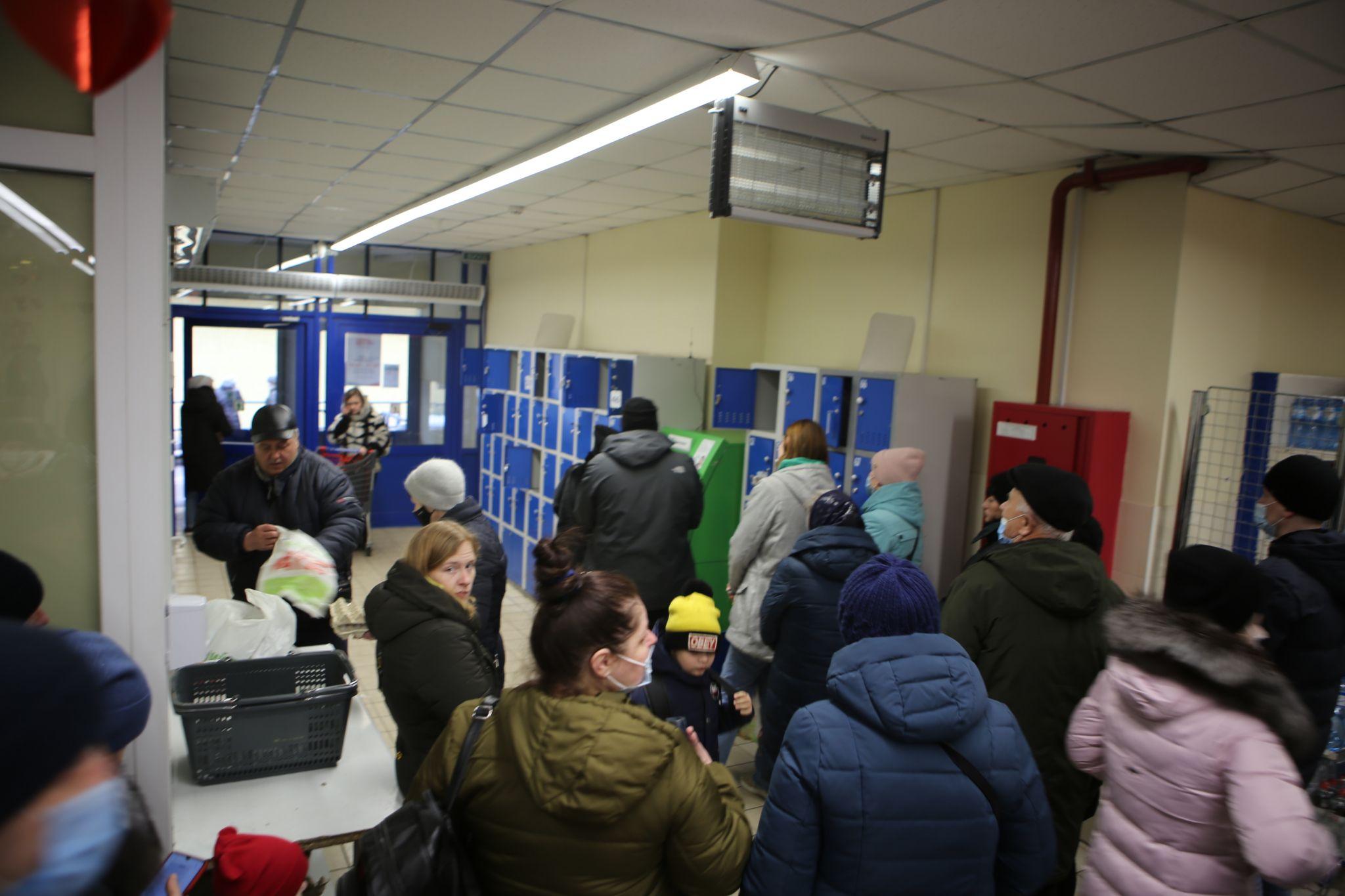 Новини Вінниці - фото з Продукти в магазинах є, банкомати працюють. Що відбувається на вулицях міста