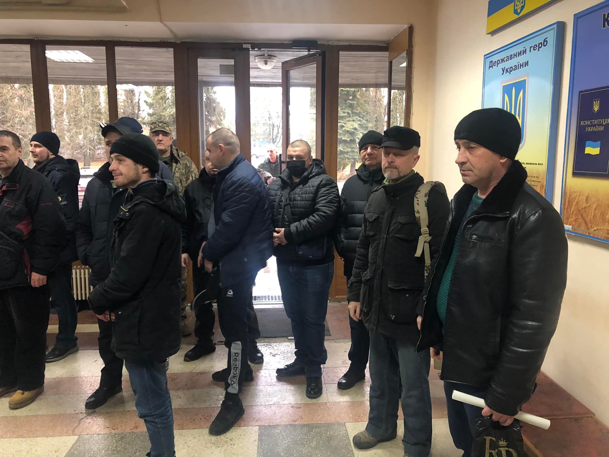 Новини Тернополя - фото з У Тернополі черги до військкомату: яка ситуація в інших містах області?