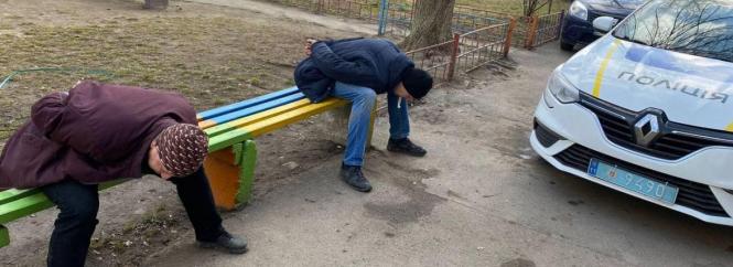 Затримали чоловіків, які по Вінниці ставили диверсійні мітки