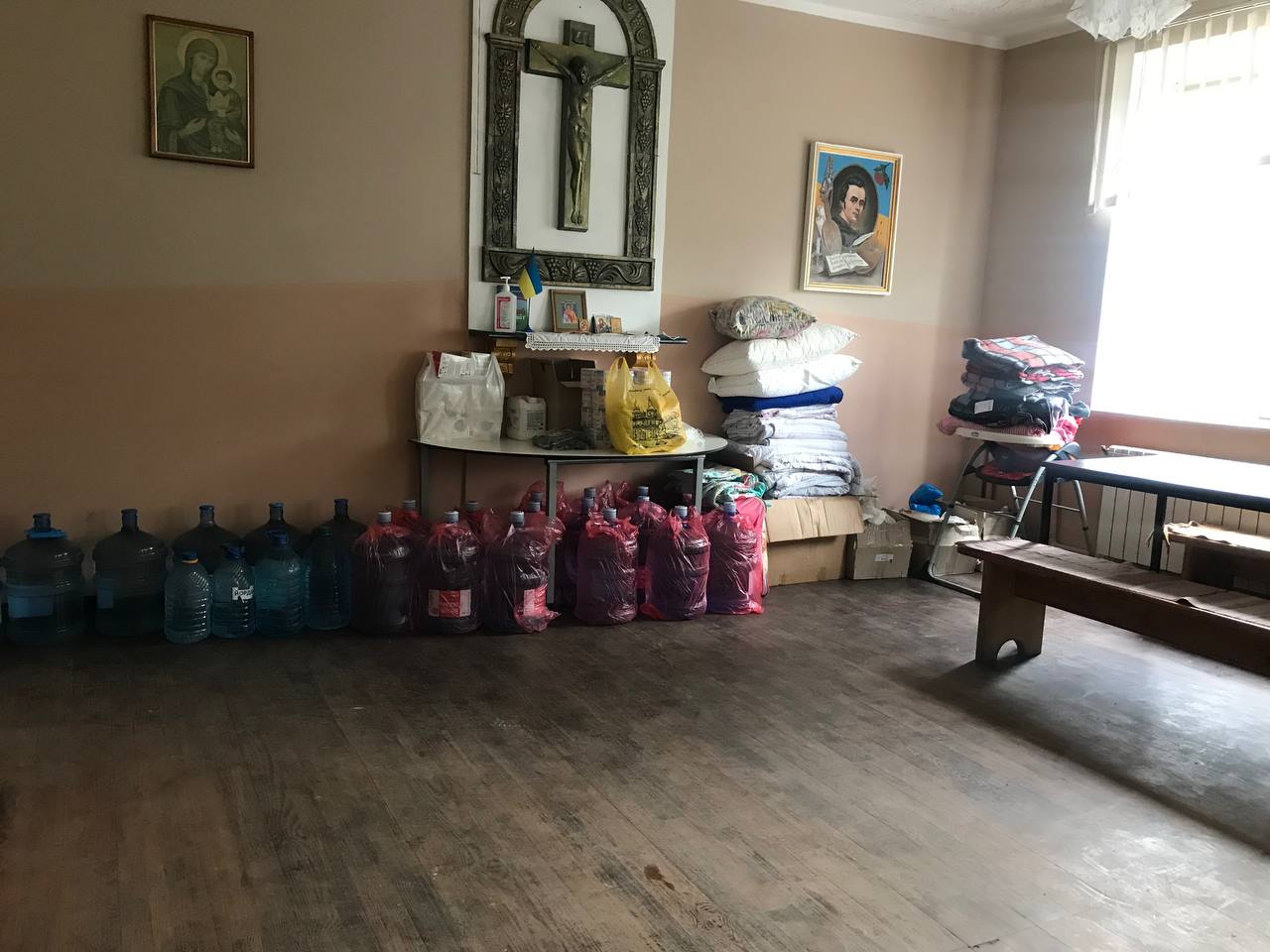 Новини Тернополя - фото з Там страшно, вибухи. Брали лише необхідне: що розповіли переселенці зі "гарячих" територій?