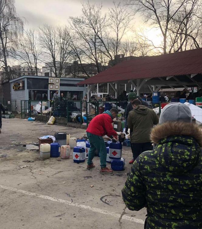 Новини Хмельницького - фото з У Хмельницькому діти плетуть маскувальні сітки і роблять коктейлі для ворога