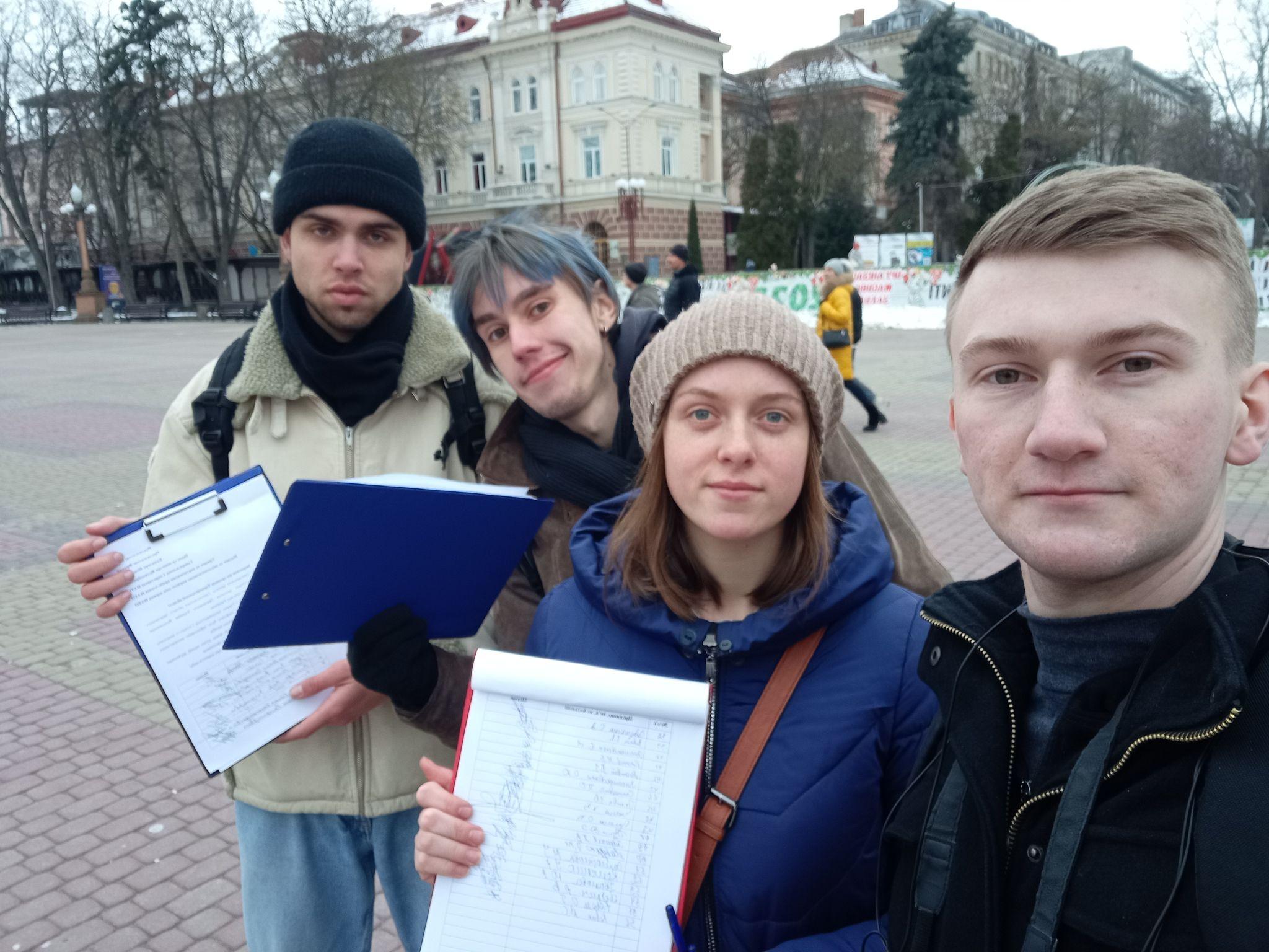 Новини Тернополя - фото з Закрити небо над Україною! Журналісти «20 хвилин» долучились до збору підписів (РЕПОРТАЖ)