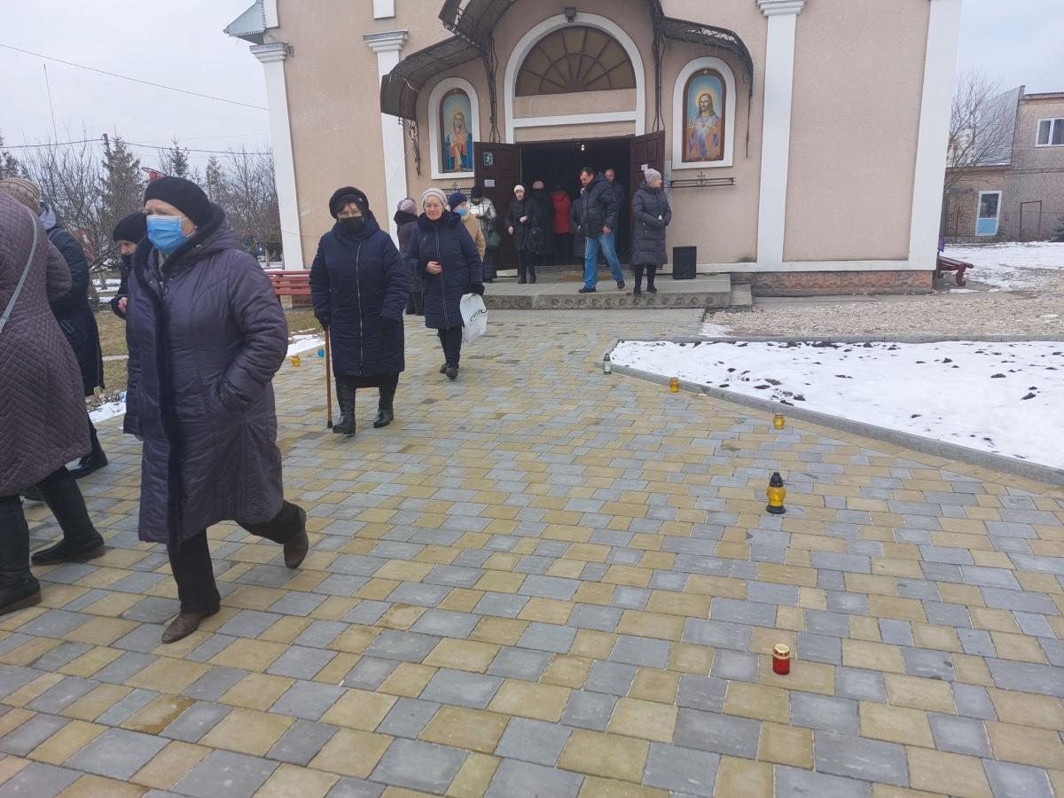 Новини Тернополя - фото з «Наш Ромка. Як???» У сльозах і з молитвою Тернопіль зустрів свого героя 24-річного Романа Стецюка