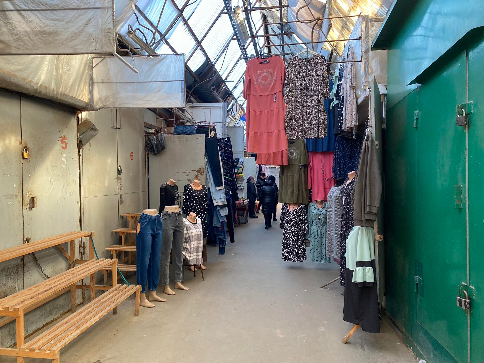 Новини Хмельницького - фото з Репортаж з хмельницького речового ринку, який почав роботу під час війни (ВІДЕО) Нет описания.