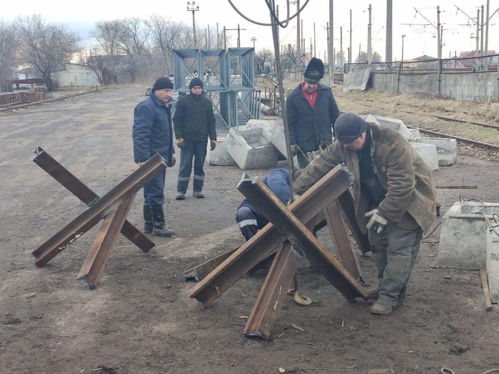 Новини Вінниці - фото з У Львові протитанкові «їжаки» роблять з трамвайних рейок. А у Вінниці?