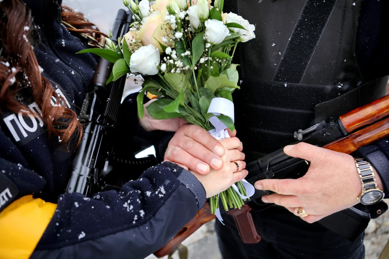 Новини Хмельницького - фото з Під час війни одружилася пара поліцейських з Кам’янця Возможно, это изображение (1 человек и цветок)