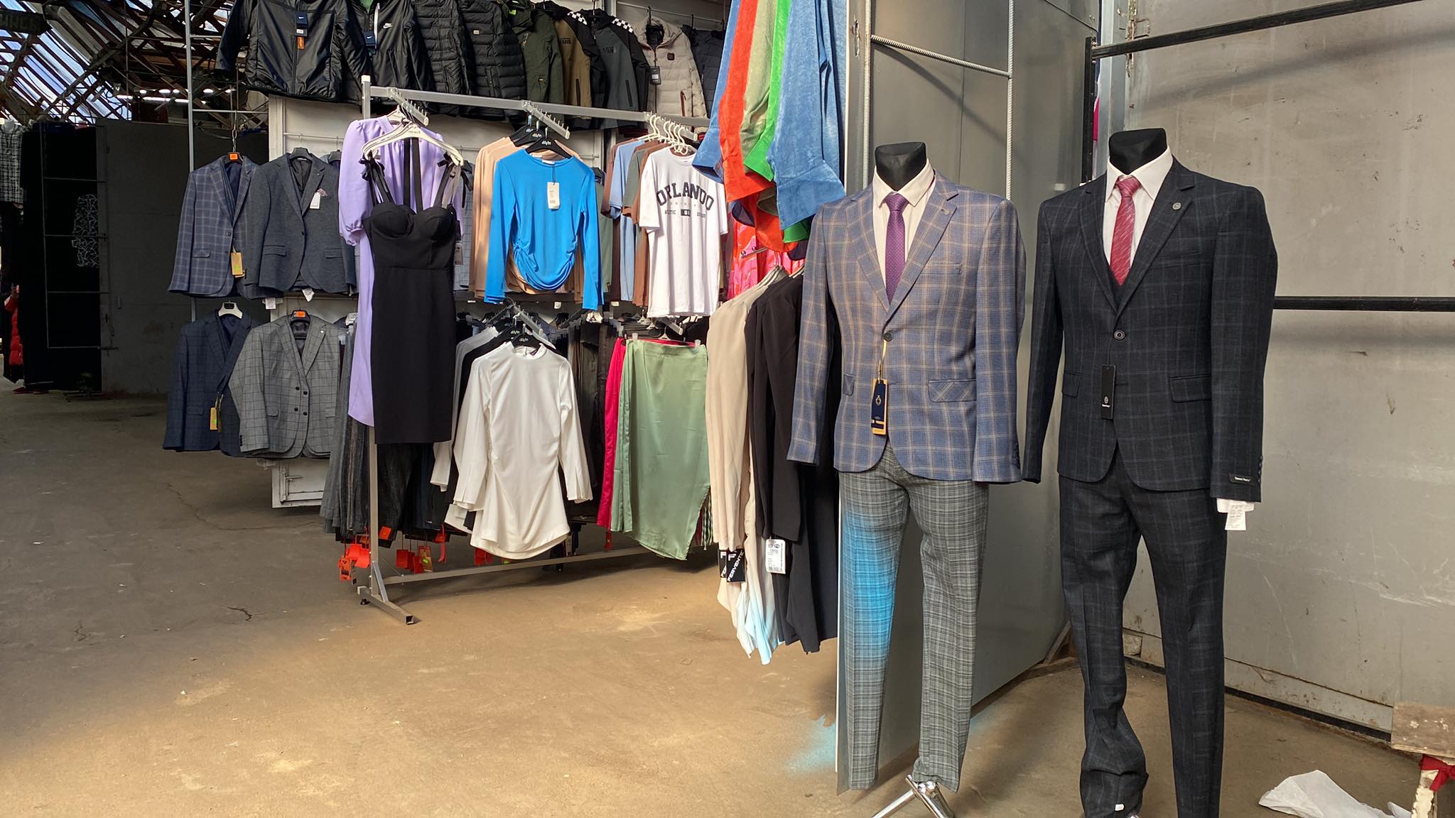 Новини Хмельницького - фото з Репортаж з хмельницького речового ринку, який почав роботу під час війни (ВІДЕО) Нет описания.