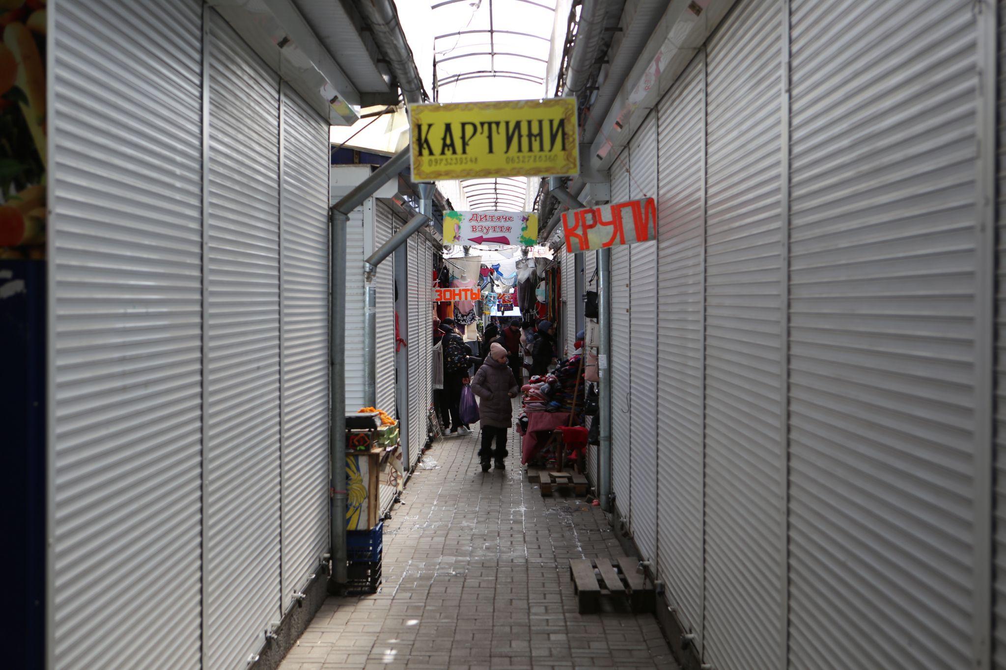 Новини Вінниці - фото з «На роботі тривожно, але вдома сидіти не можу»: репортаж з Центрального ринку