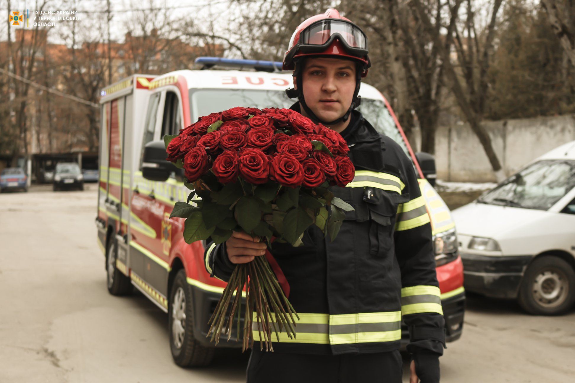 Новини Тернополя - фото з Любов переможе війну: у Тернополі рятувальник освідчився коханій