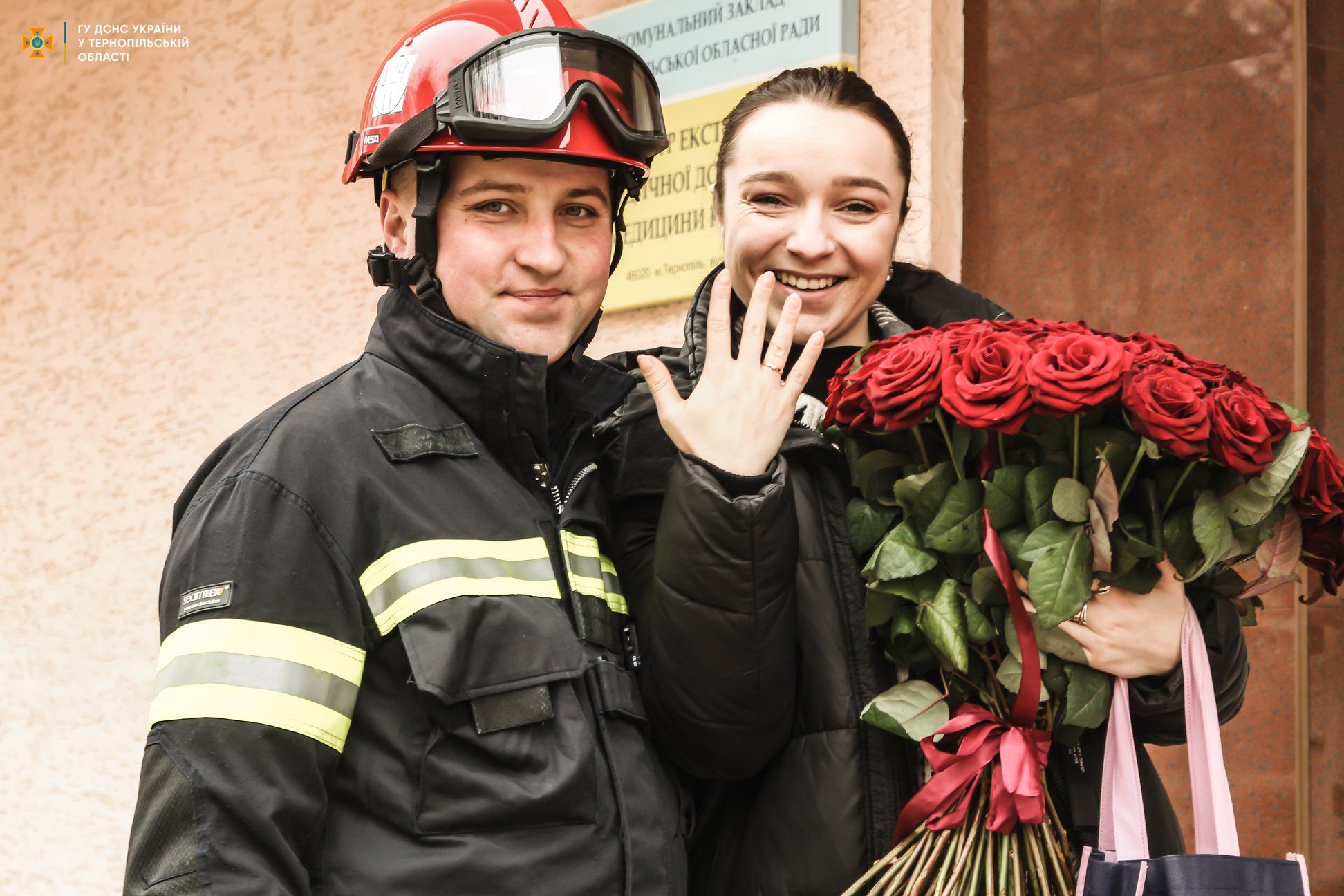 Новини Тернополя - фото з Любов переможе війну: у Тернополі рятувальник освідчився коханій