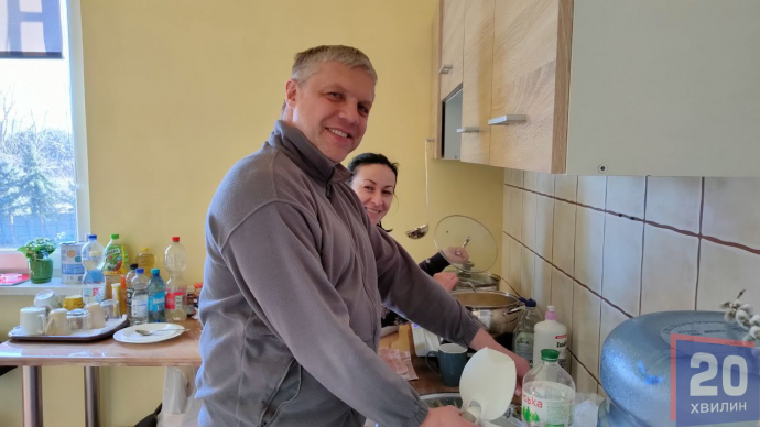 Новини Вінниці - фото з Польща зустріла німецькими сардельками. Як вінницька родина у Перемишлі допомагає біженцям