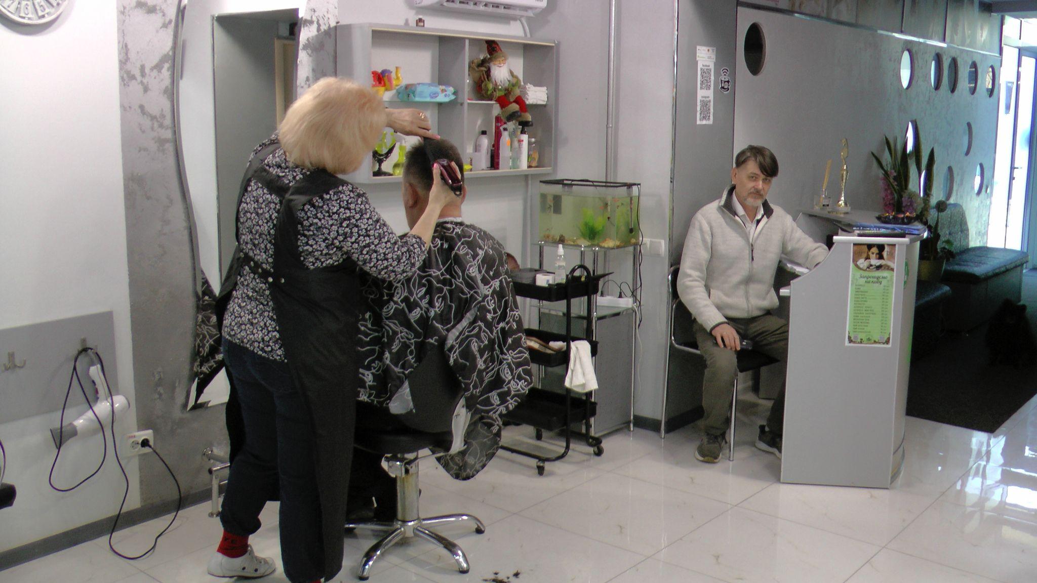 Новини Вінниці - фото з Чому не всі вінницькі перукарні, кафе, магазини, стоматології запрацювали в новій реальності