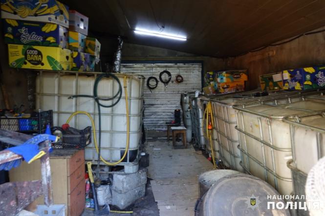 Новини Хмельницького - фото з На Хмельниччині знищили тонну саморобної горілки і вина (ФОТО)