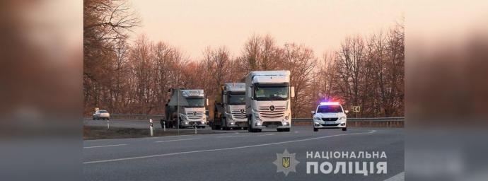 Новини Вінниці - фото з Вінницькі поліцейські під час війни супроводжують гумконвої та евакуйованих