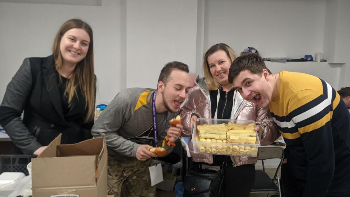 Новини Тернополя - фото з Менеджери, медики, веб-дизайнери і не тільки. Волонтерять у Тернополі як місцеві, так і переселенці