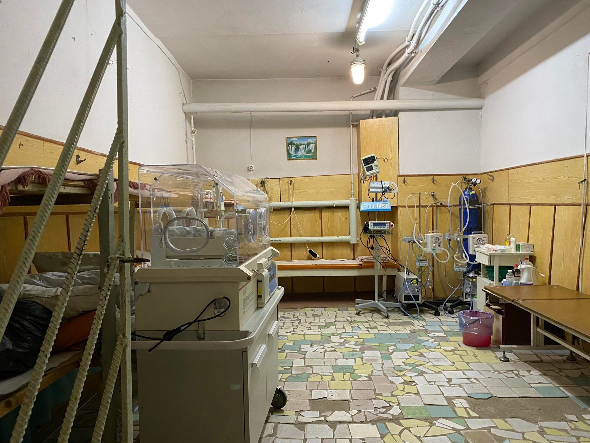 Новини Хмельницького - фото з Куди ведуть вагітних під час сирени в Хмельницькому: показуємо і розповідаємо Нет описания.