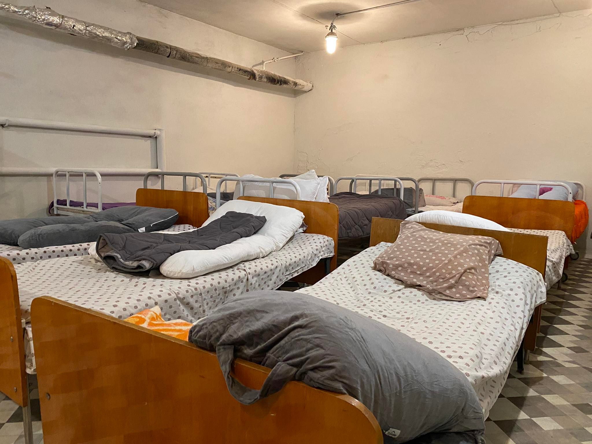 Новини Хмельницького - фото з Куди ведуть вагітних під час сирени в Хмельницькому: показуємо і розповідаємо Нет описания.