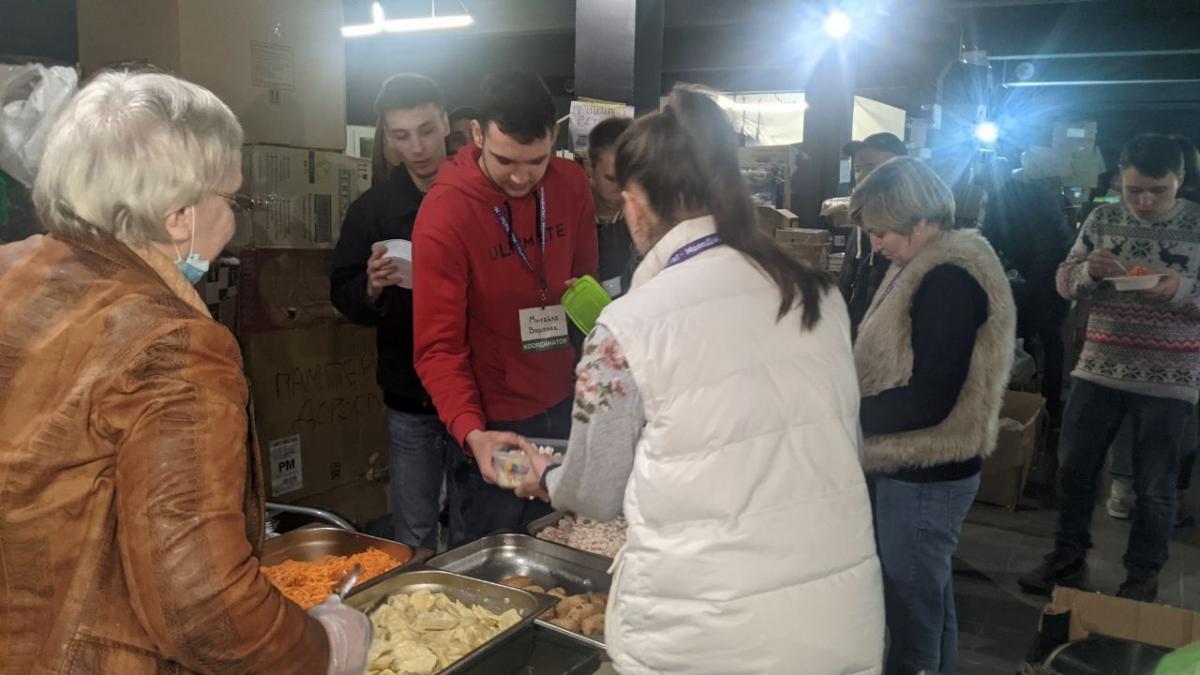 Новини Тернополя - фото з Менеджери, медики, веб-дизайнери і не тільки. Волонтерять у Тернополі як місцеві, так і переселенці