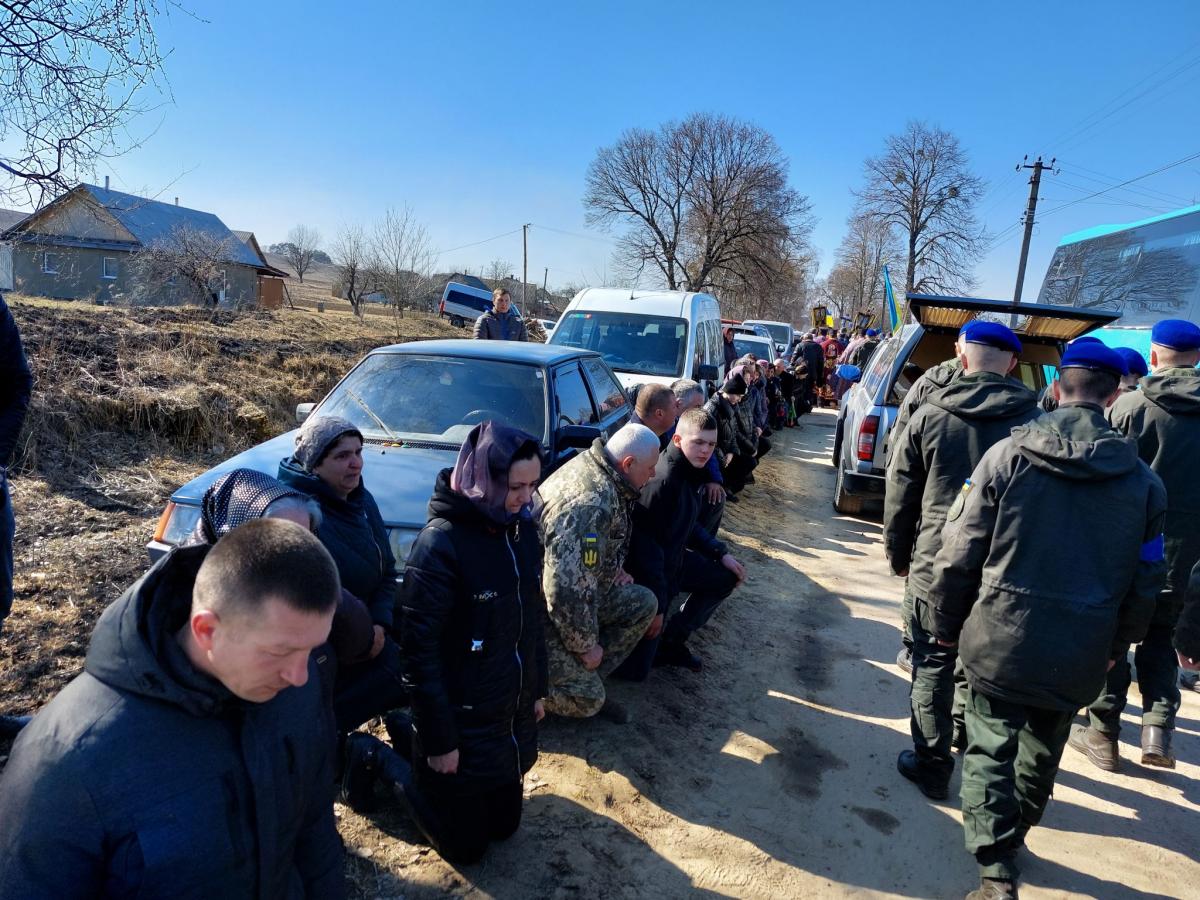 Новини Тернополя - фото з Іванкові було всього 23… На Шумщині прощаються з військовим-контрактником Іваном Аніним