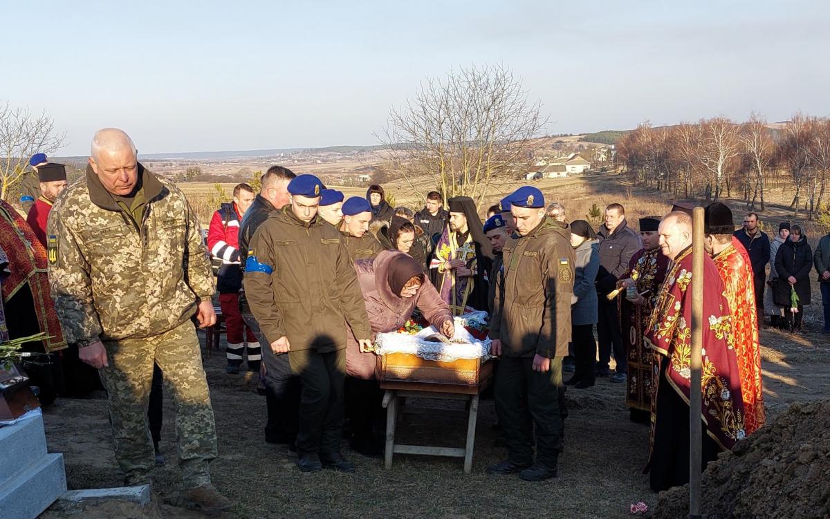 Новини Тернополя - фото з Іванкові було всього 23… На Шумщині прощаються з військовим-контрактником Іваном Аніним