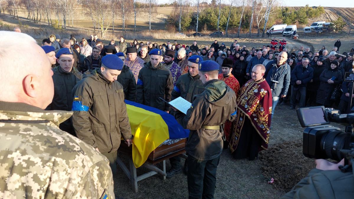 Новини Тернополя - фото з Іванкові було всього 23… На Шумщині прощаються з військовим-контрактником Іваном Аніним