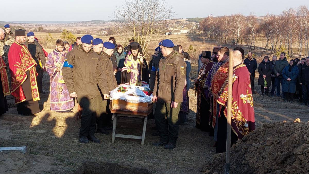 Новини Тернополя - фото з Іванкові було всього 23… На Шумщині прощаються з військовим-контрактником Іваном Аніним