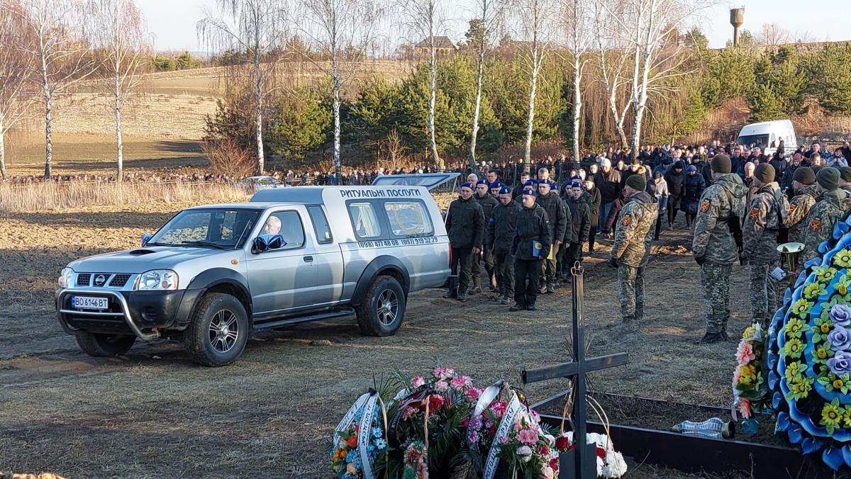 Новини Тернополя - фото з Іванкові було всього 23… На Шумщині прощаються з військовим-контрактником Іваном Аніним