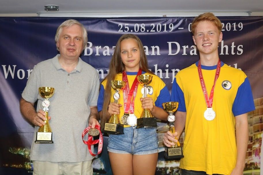 Новини Вінниці - фото з Повернулися з Херсону за день до війни. Вінницькі шашкісти перейшли на онлайн-тренування