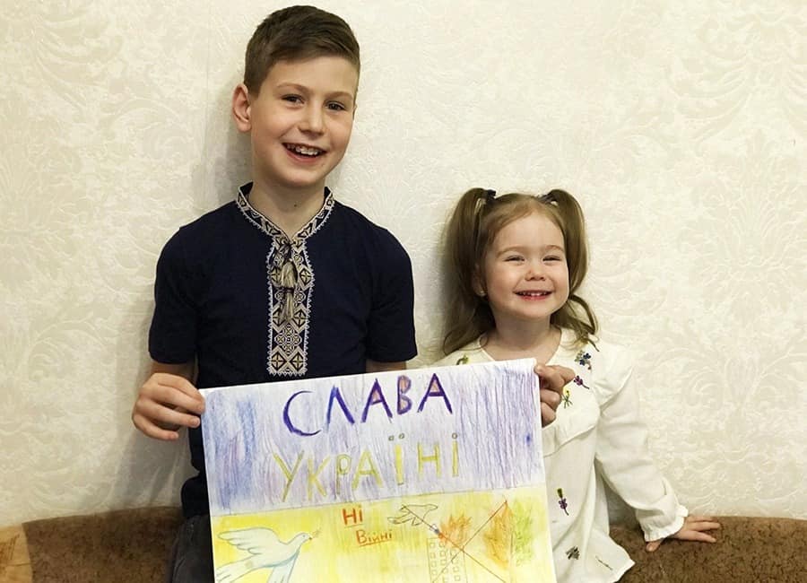 Новини Вінниці - фото з Малюють мирне майбутнє, танки та воїнів. Маленькі вінничани дякують захисникам своєю творчістю