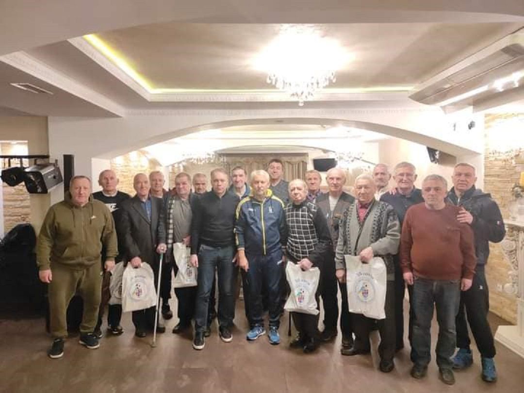 Новини Вінниці - фото з Ветерани футболу Вінниччини отримали гуманітарну допомогу під час війни