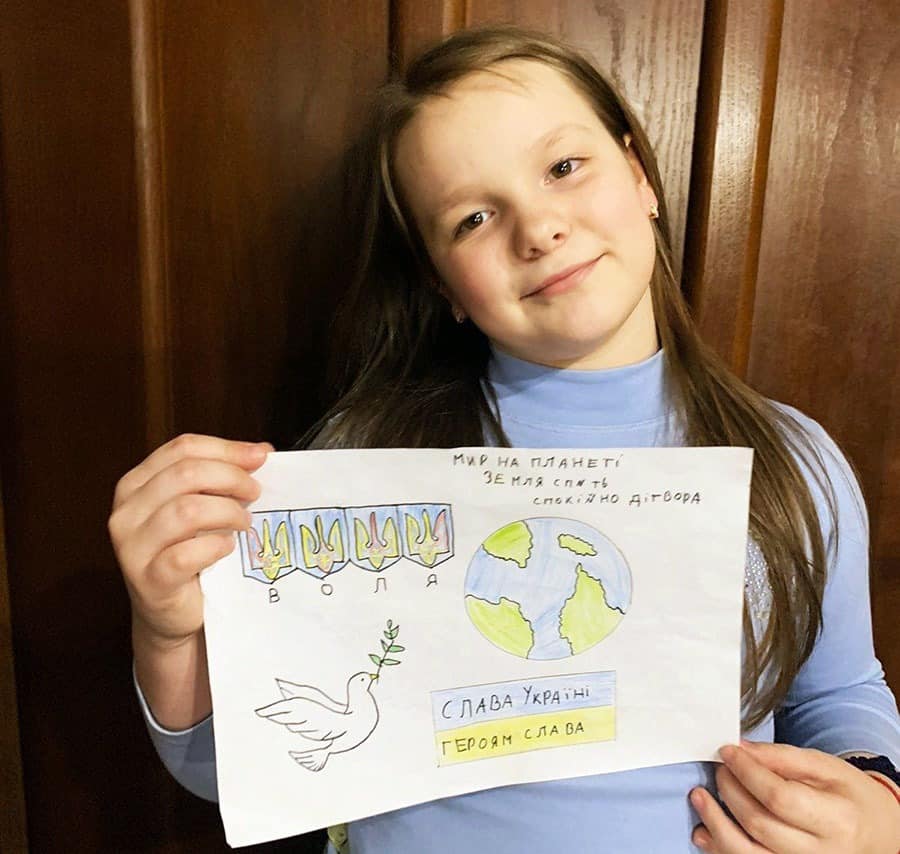 Новини Вінниці - фото з Малюють мирне майбутнє, танки та воїнів. Маленькі вінничани дякують захисникам своєю творчістю