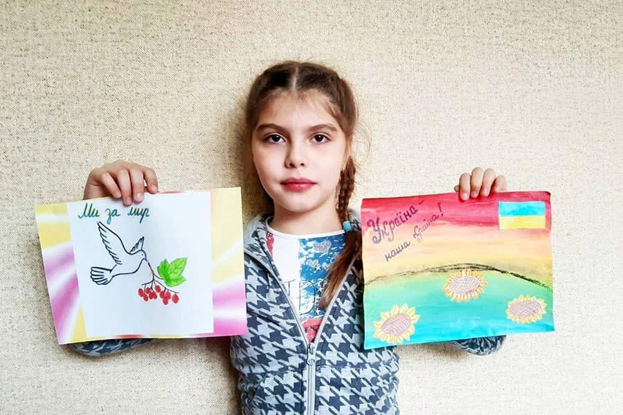 Новини Вінниці - фото з Малюють мирне майбутнє, танки та воїнів. Маленькі вінничани дякують захисникам своєю творчістю