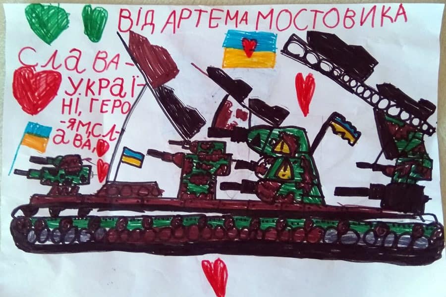 Новини Вінниці - фото з Малюють мирне майбутнє, танки та воїнів. Маленькі вінничани дякують захисникам своєю творчістю